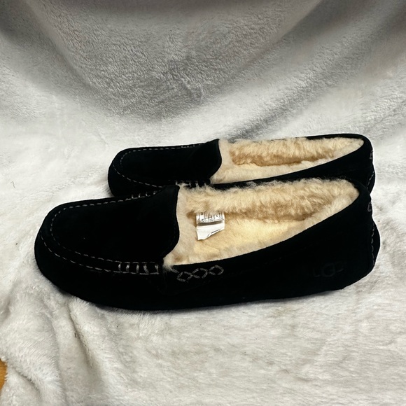 Last One!!!UGG Ansley Black Suede Moccasin Slippers - Picture 6 of 10